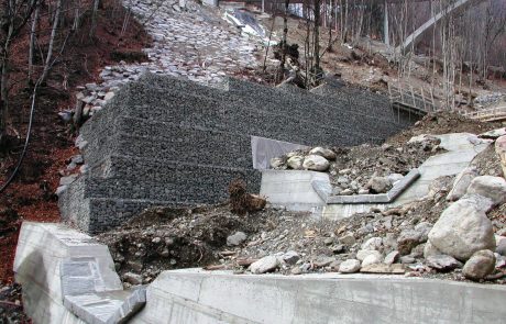 Укрепване и стабилизиране на брегове
